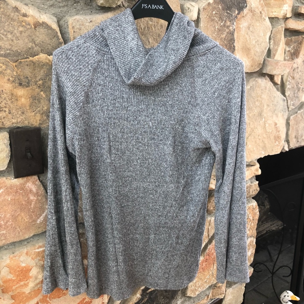 ANTHROPOLOGIE TURTLENECK LIGHT GREY